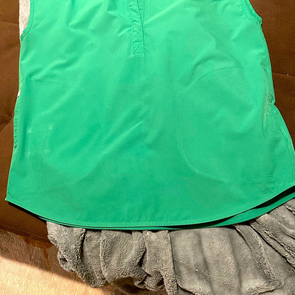 Figs scrub top